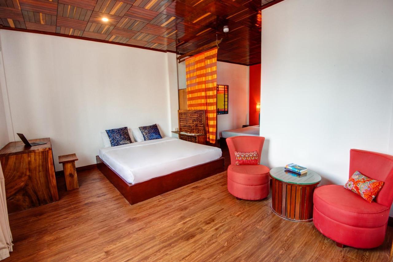 Mad Monkey Hostel Phnom Penh Dış mekan fotoğraf