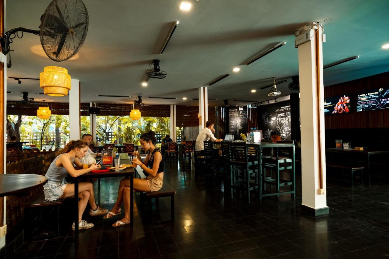 Mad Monkey Hostel Phnom Penh Dış mekan fotoğraf