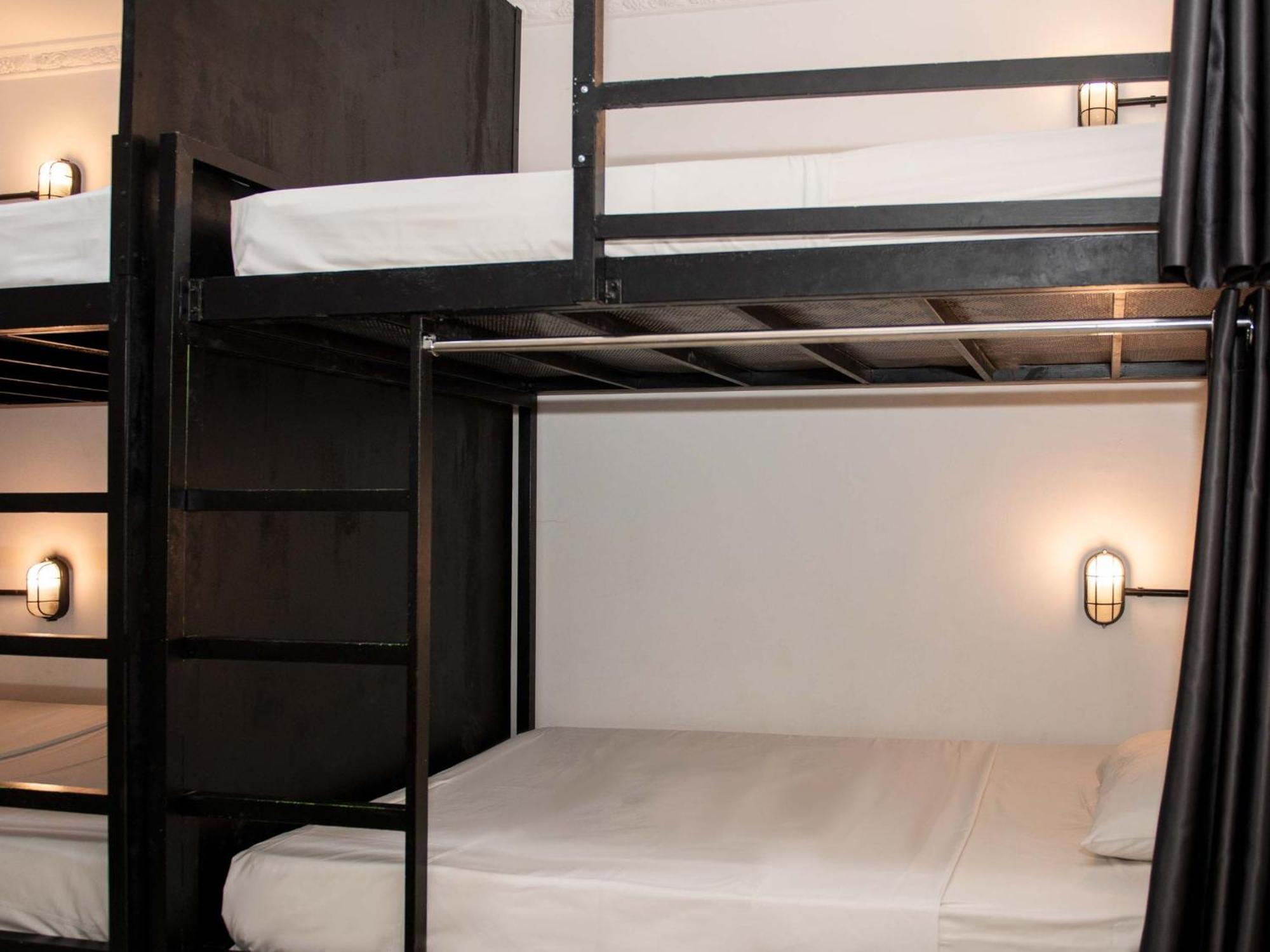 Mad Monkey Hostel Phnom Penh Dış mekan fotoğraf