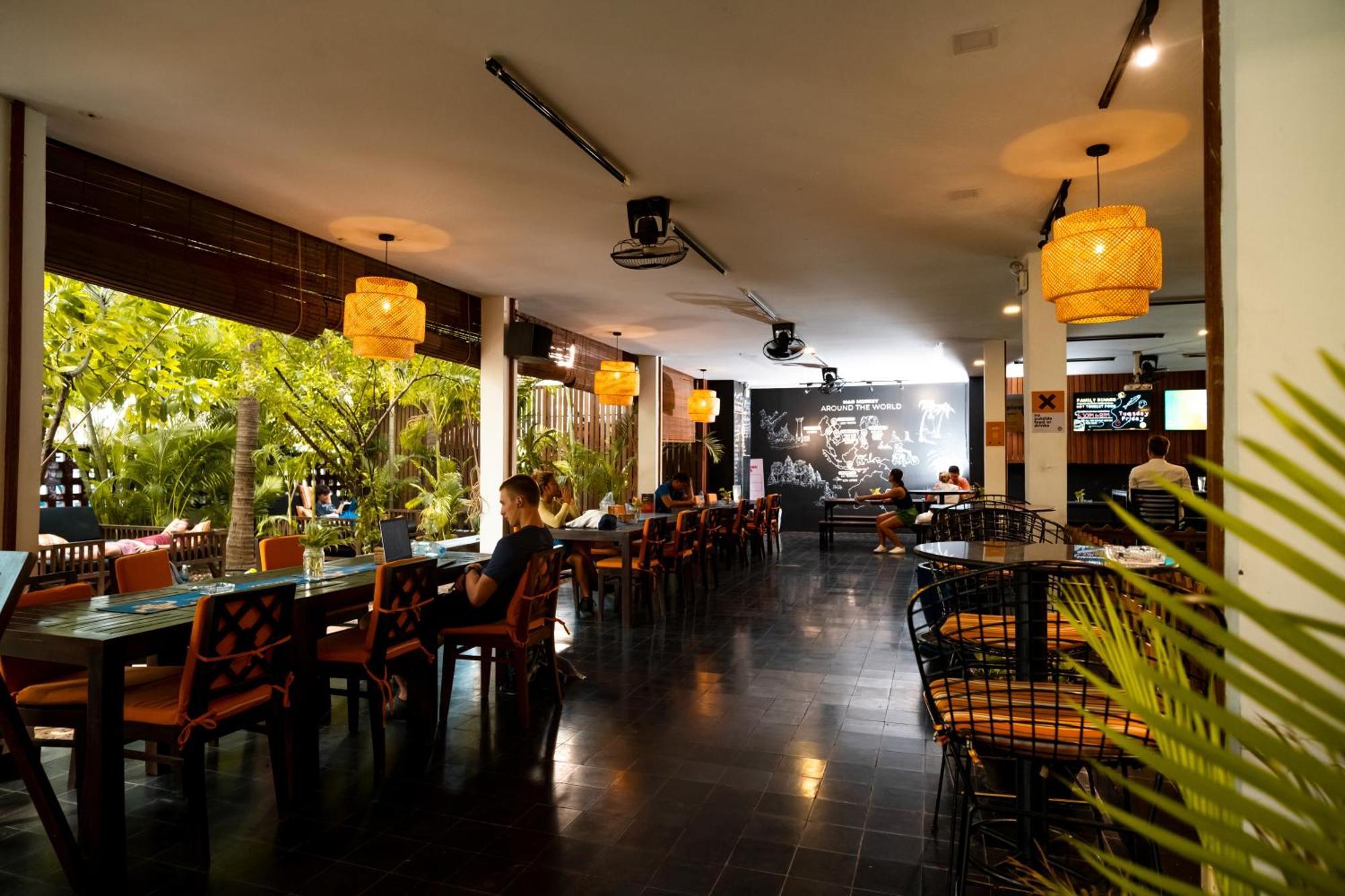 Mad Monkey Hostel Phnom Penh Dış mekan fotoğraf