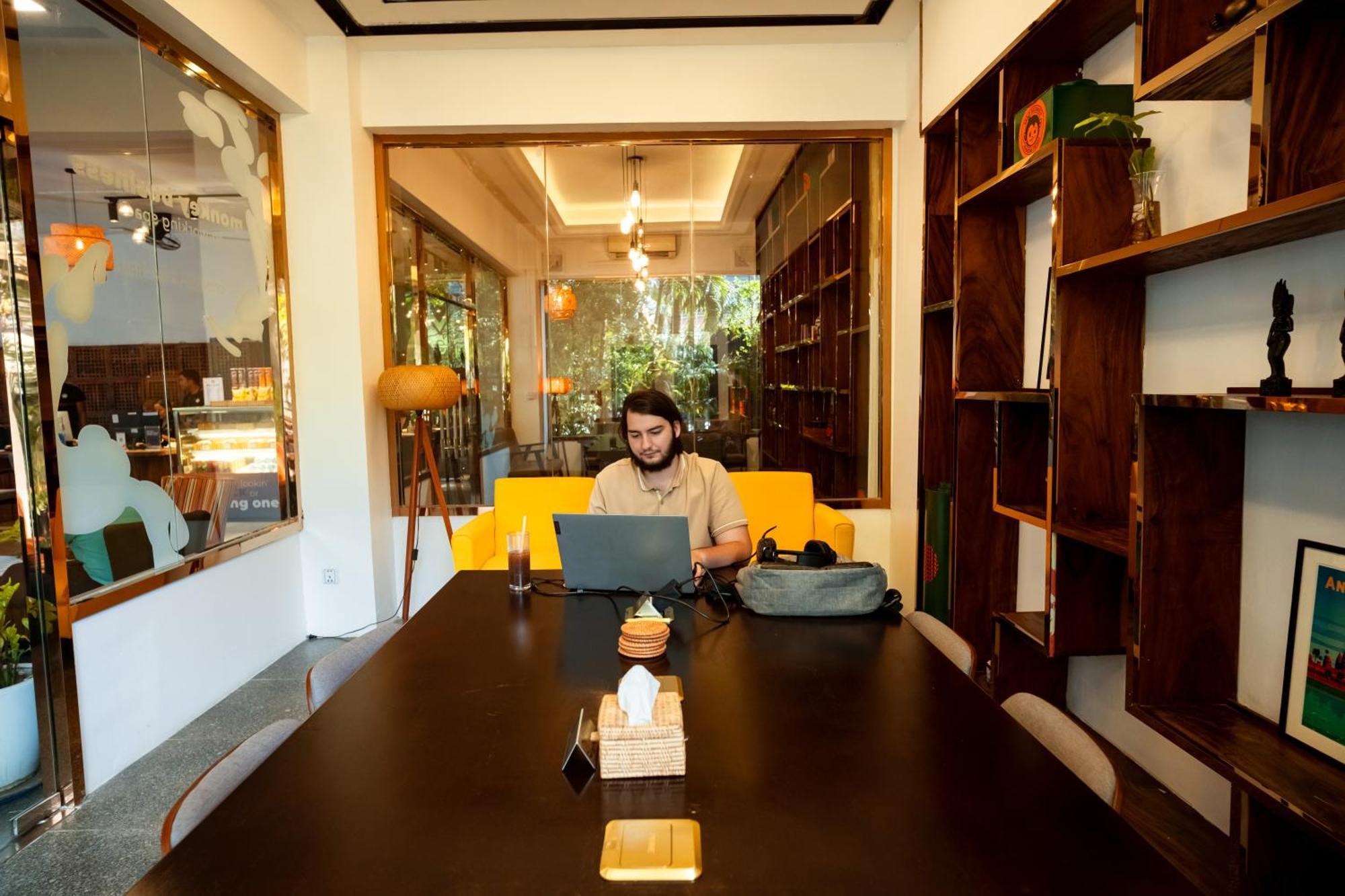 Mad Monkey Hostel Phnom Penh Dış mekan fotoğraf