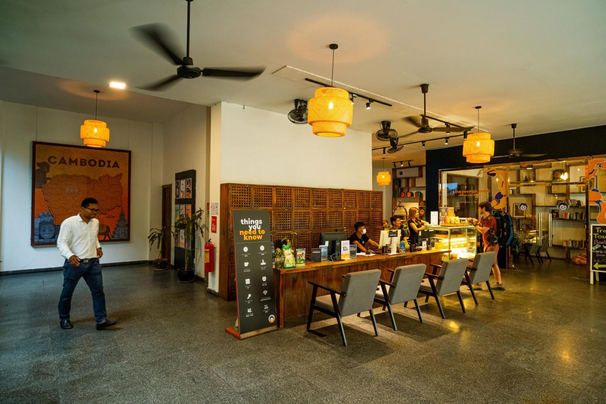 Mad Monkey Hostel Phnom Penh Dış mekan fotoğraf