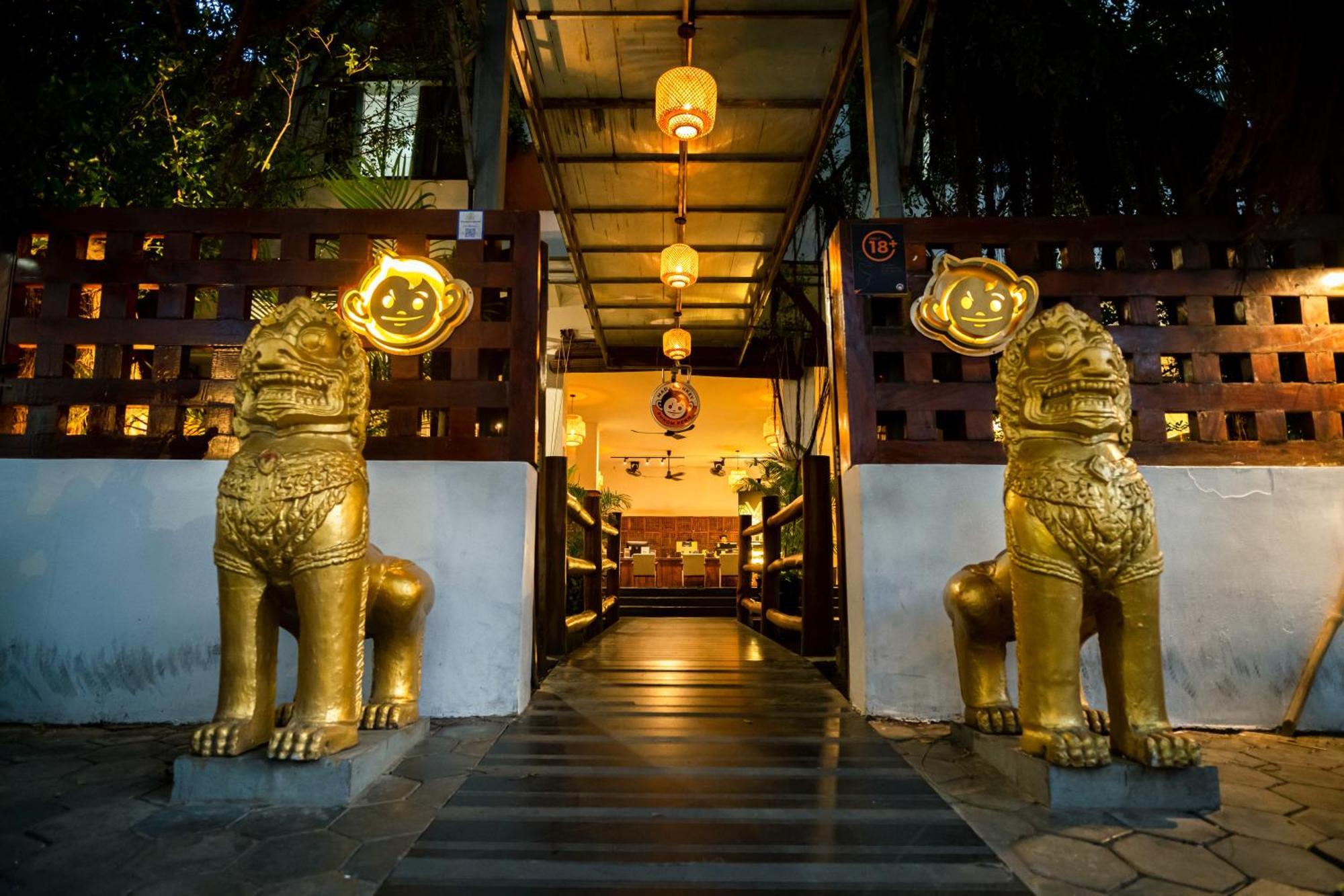 Mad Monkey Hostel Phnom Penh Dış mekan fotoğraf