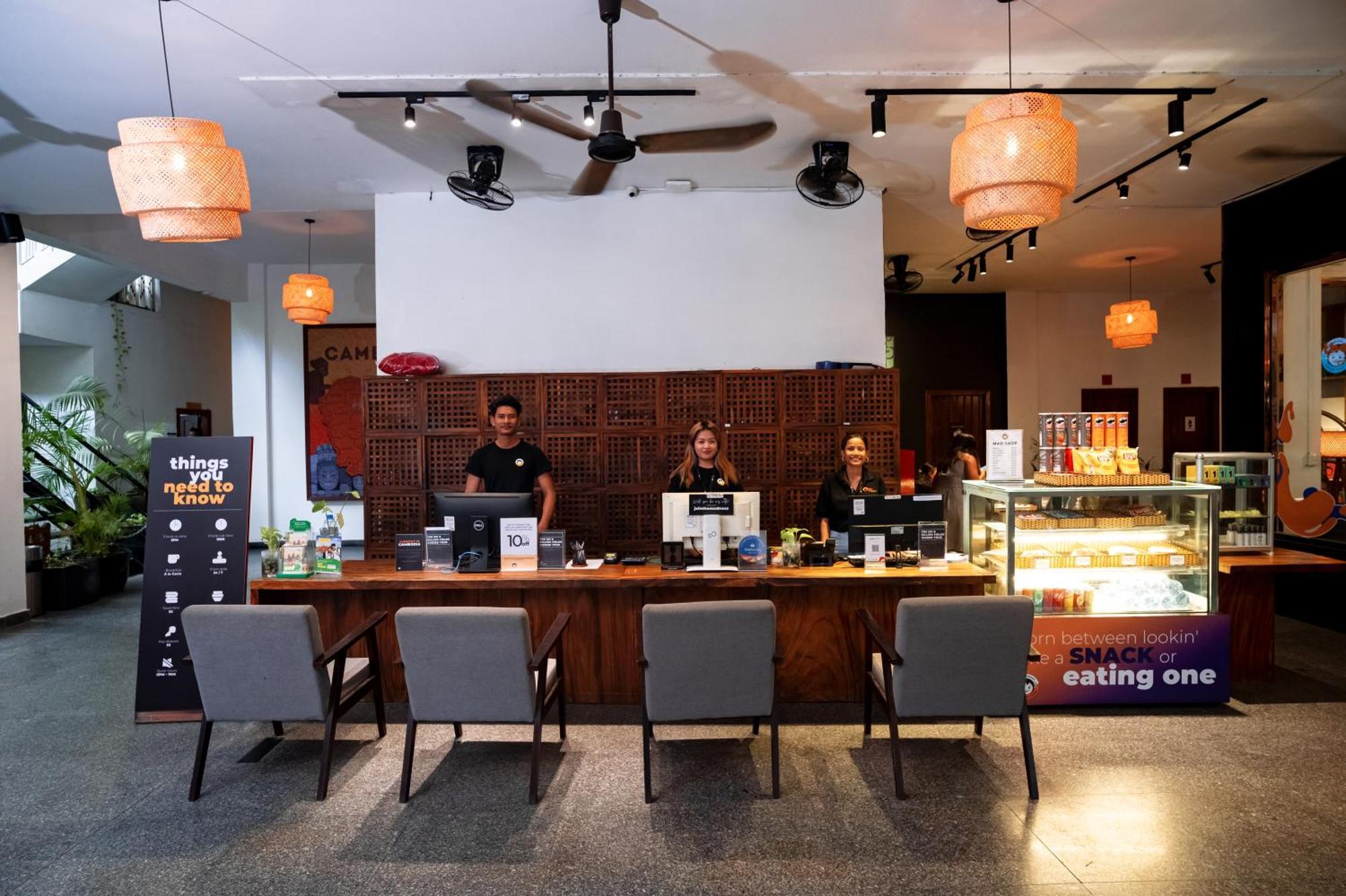 Mad Monkey Hostel Phnom Penh Dış mekan fotoğraf
