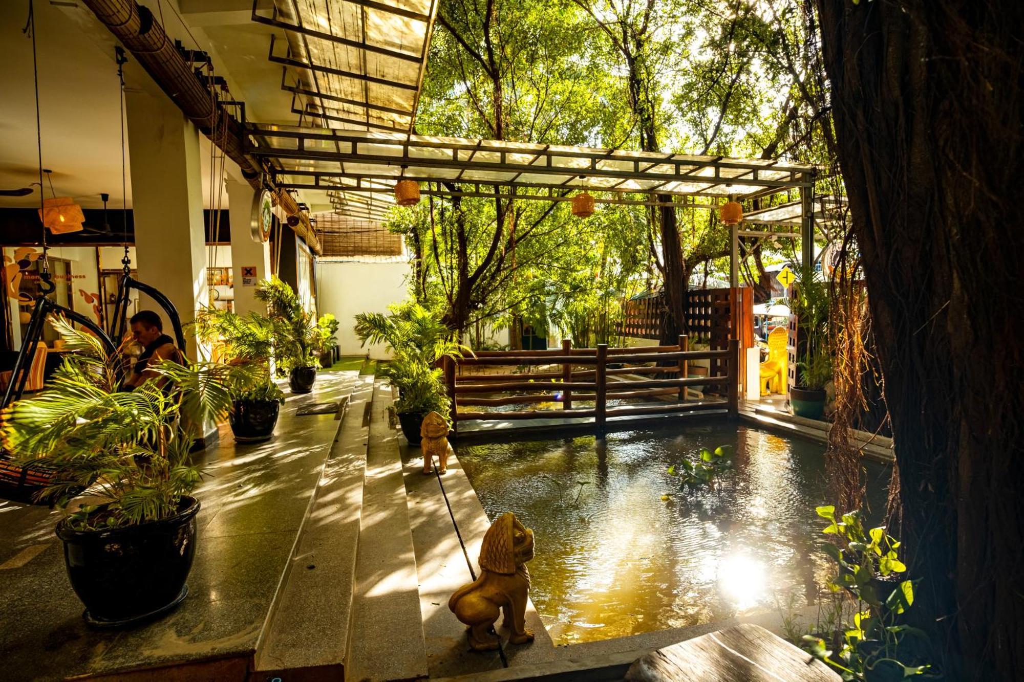 Mad Monkey Hostel Phnom Penh Dış mekan fotoğraf